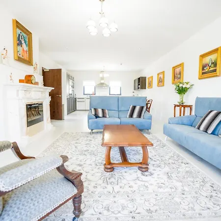 Stunning 5-bed Countryside Manor Near & Coastal Beaches Ballyshannon