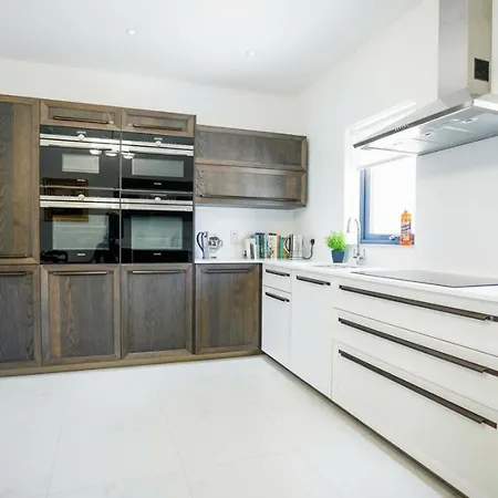 Stunning 5-bed Countryside Manor Near & Coastal Beaches Ballyshannon