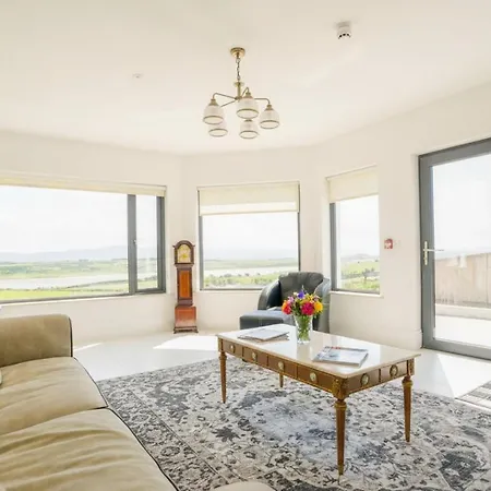 Stunning 5-bed Countryside Manor Near & Coastal Beaches Ballyshannon